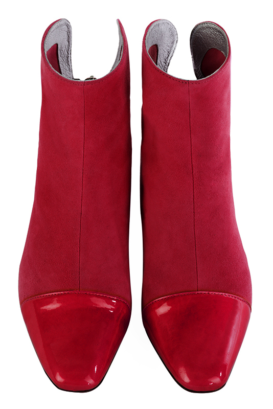 Boots femme : Boots fermeture éclair à l'arrière couleur rouge coquelicot. Bout carré. Talon mi-haut bottier. Vue du dessus - Florence KOOIJMAN