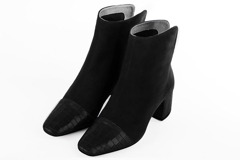 Boots femme : Boots fermeture éclair à l'arrière couleur noir satiné. Bout carré. Talon mi-haut bottier Vue avant - Florence KOOIJMAN