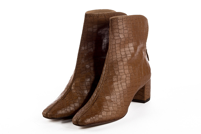 Bottines élégantes et raffinées avec une fermeture éclair à l'arrière, coloris marron caramel. Bout carré. Mi-haut à haut. Talon bottier. Personnalisation : Choix des cuirs, des couleurs et des talons. Cou-de-pied sur mesure. - Florence KOOIJMAN