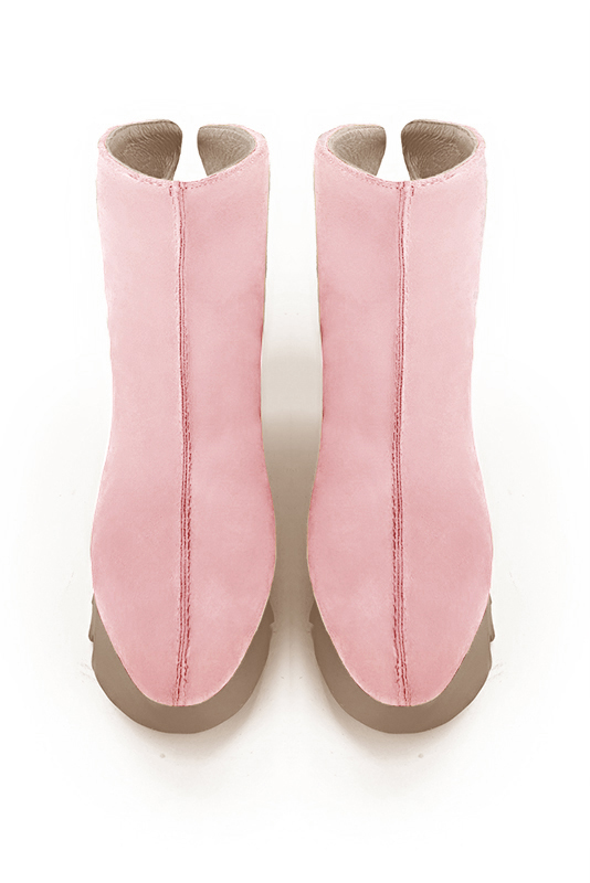 Boots femme : Boots fermeture éclair à l'arrière couleur rose pâle. Bout rond. Semelle gomme talon plat. Vue du dessus - Florence KOOIJMAN